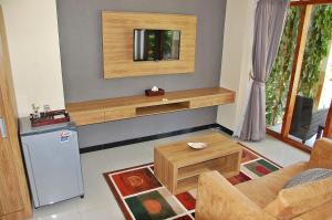 Phòng Deluxe có 2 Giường đơn kèm Quyền lui tới Hồ bơi (Deluxe Twin Room with Pool Access)