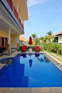 Phòng Deluxe có 2 Giường đơn kèm Quyền lui tới Hồ bơi (Deluxe Twin Room with Pool Access)