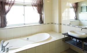 Phòng Giường Đôi/2 Giường Đơn Hạng Tiết Kiệm (Economy Double or Twin Room)