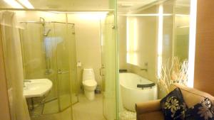 Phòng Deluxe Giường Đôi Có Bồn Tắm (Deluxe Double Room with Bath)