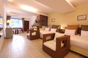 Phòng 4 Người Có Bồn Tắm (Quadruple Room with Bath)