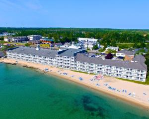 Hamilton Inn Select Beachfront in Mackinaw City