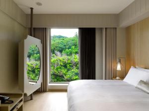 Phòng Đôi hoặc Hai Giường Đơn Hướng Vườn (Garden View Double or Twin Room)