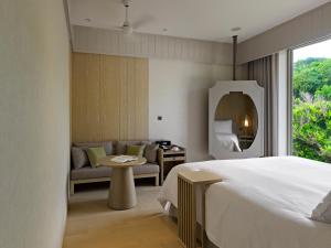 Phòng Đôi hoặc Hai Giường Đơn Hướng Vườn (Garden View Double or Twin Room)