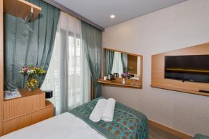 Large Single Room room in Hotel Genova