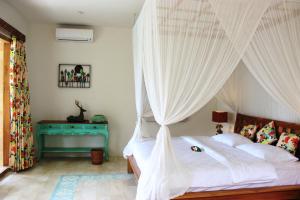 Phòng Giường Đôi Nhìn Ra Hồ Bơi (Double Room with Pool View)