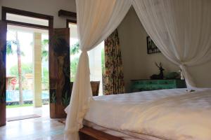 Phòng Giường Đôi Nhìn Ra Hồ Bơi (Double Room with Pool View)