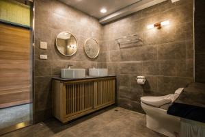 Phòng Deluxe 4 Người (Deluxe Quadruple Room)