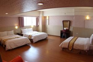 Phòng Gia Đình Loại Sang có Cửa Sổ (Deluxe Family Room with Window)