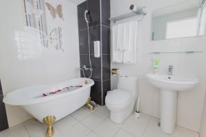 Phòng Deluxe Giường Đôi Có Bồn Tắm (Deluxe Double Room with Bath)
