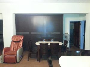 Phòng có giường cỡ King nhìn ra cảnh núi non (King Room with Mountain View)