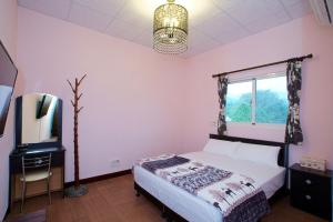 Phòng có giường cỡ King nhìn ra cảnh núi non (King Room with Mountain View)
