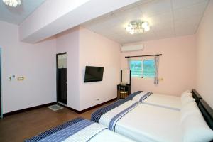 Phòng Gia đình nhìn ra Núi (Family Room with Mountain View)