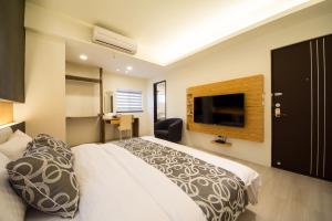 Phòng Deluxe Giường Đôi Có Vòi Sen (Deluxe Double Room with Shower)