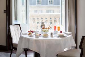 Deluxe Double Room with Spa Access & Free Wifi room in Hotel The Peninsula Paris