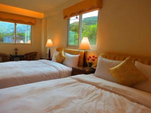 Phòng Tiêu chuẩn cho 4 Người Nhìn ra cảnh Núi non (Standard Quadruple Room with Mountain View)
