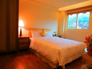 Phòng Superior Giường Đôi Nhìn Ra Núi (Superior Double Room with Mountain View)