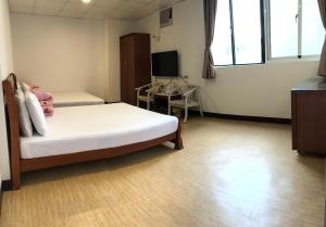 Phòng tiết kiệm 4 người (Economy Quadruple Room)