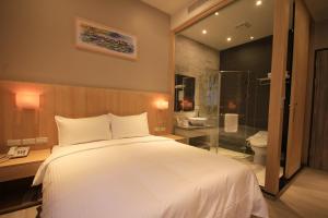 Phòng Standard giường đôi (Standard Double Room)