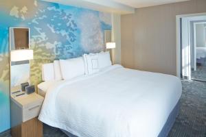 King Room with Balcony room in Courtyard by Marriott Lake George
