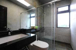 Phòng Deluxe Giường Đôi Có Ban Công (Deluxe Double Room with Balcony)