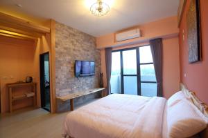 Phòng Deluxe Giường Đôi Có Ban Công (Deluxe Double Room with Balcony)