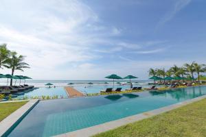 Ngwe Saung Yacht Club & Resort