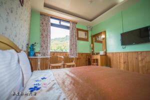 Phòng Giường Đôi Nhìn Ra Núi (Double Room with Mountain View)