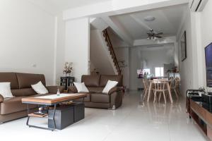 Phòng 4 Người Có Phòng Tắm (Quadruple Room with Bathroom)