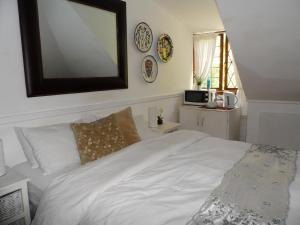 Queen Room room in Nupen Manor Bed and Breakfast