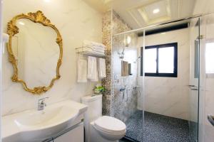 Phòng Deluxe 4 Người (Deluxe Quadruple Room)