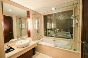 Phòng Deluxe Giường Đôi Nhìn ra Biển (Deluxe Double Sea View)