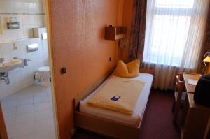 Single Room with Bathroom room in Hotel Graf Pückler