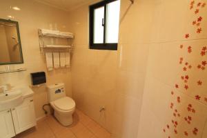 Phòng 4 Người Có Phòng Tắm (Quadruple Room with Bathroom)