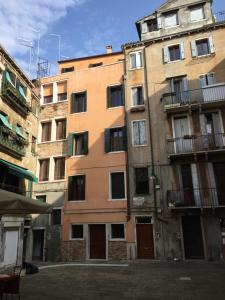 Deluxe Two-Bedroom Apartment room in Charming Palace Corte del Teatro