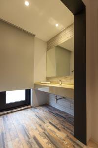 Phòng Giường Đôi Lớn Loại Sang (Deluxe Queen Room)