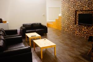 Phòng gia đình với phòng tắm riêng. (Family Room with Private Bathroom)