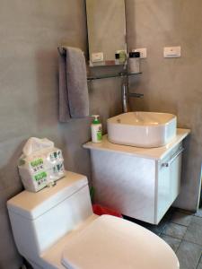 Phòng Giường Đôi Có Phòng Tắm Riêng (Double Room with Private Bathroom)