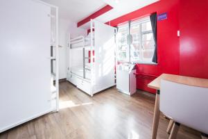 Private 4 bed Room - Shared Bathrooms room in Generator London