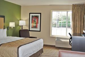 Queen studio with 1 Queen Bed - Disability Access/Non-Smoking room in Extended Stay America Suites - Los Angeles - Torrance - Del Amo Circle