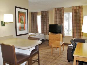 Deluxe Studio with 1 King Bed - Non-Smoking room in Extended Stay America Suites - Los Angeles - Torrance - Del Amo Circle