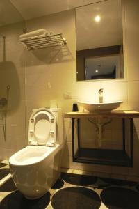 Phòng Giường Đôi hoặc 2 Giường Đơn có Vòi sen (Double or Twin Room with Shower)