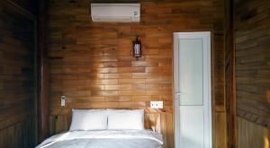 Phòng Giường Đôi Nhìn Ra Sông (Double Room with River View)