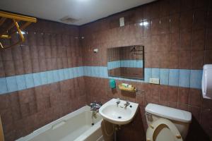 Phòng Deluxe Giường Đôi Có Bồn Tắm (Deluxe Double Room with Bath)
