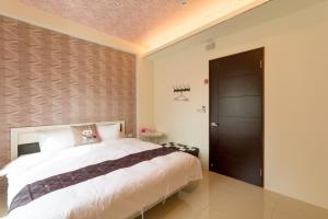 Phòng Deluxe Giường Đôi Có Ban Công (Deluxe Double Room with Balcony)