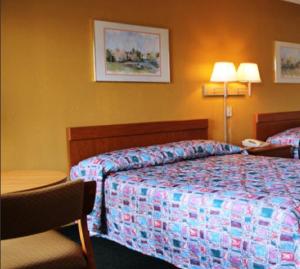 Double Room with Two Double Beds - Non-Smoking room in Speedway Inn