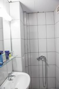 Budget Single Room with Shared Bathroom room in Tempi Hotel