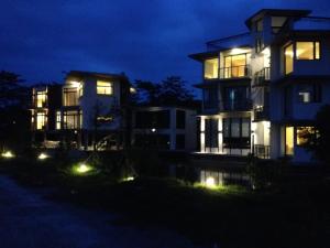 Suite Nhìn Ra Sông (Suite with River View)
