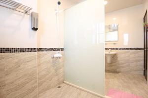 Phòng 4 Người Có Phòng Tắm (Quadruple Room with Bathroom)