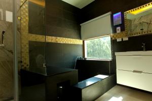 Phòng 4 người có phòng tắm riêng (Quadruple Room with Private Bathroom)